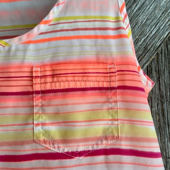 ⭐️ Beautiful Striped Gap Top - Picture 2 of 5